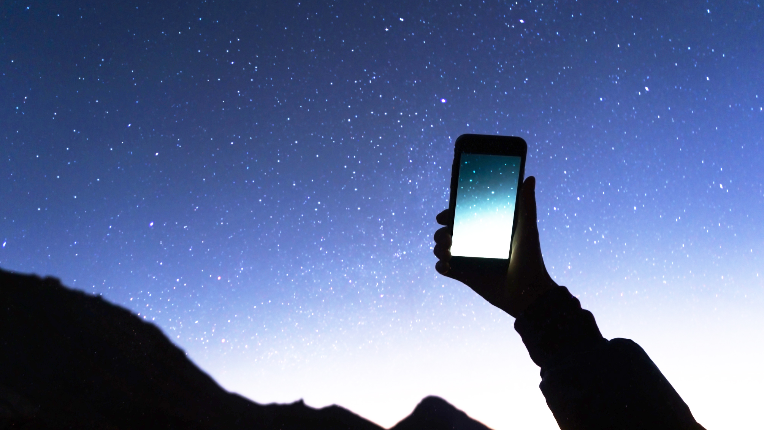 taking a picture of the night sky with a cellphone
